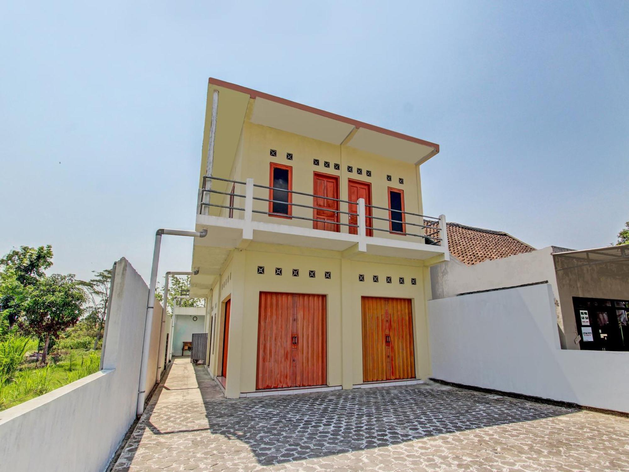 Spot On 93020 Rumah Singgah Ganjuran Bantul Exterior photo